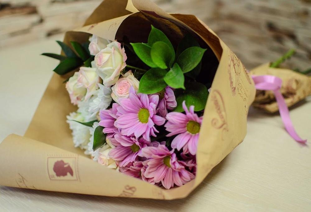 Букет цветов из: Розы и Хризантемы в Шали