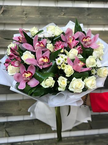 Букет цветов из: Розы и Хризантемы в Шали