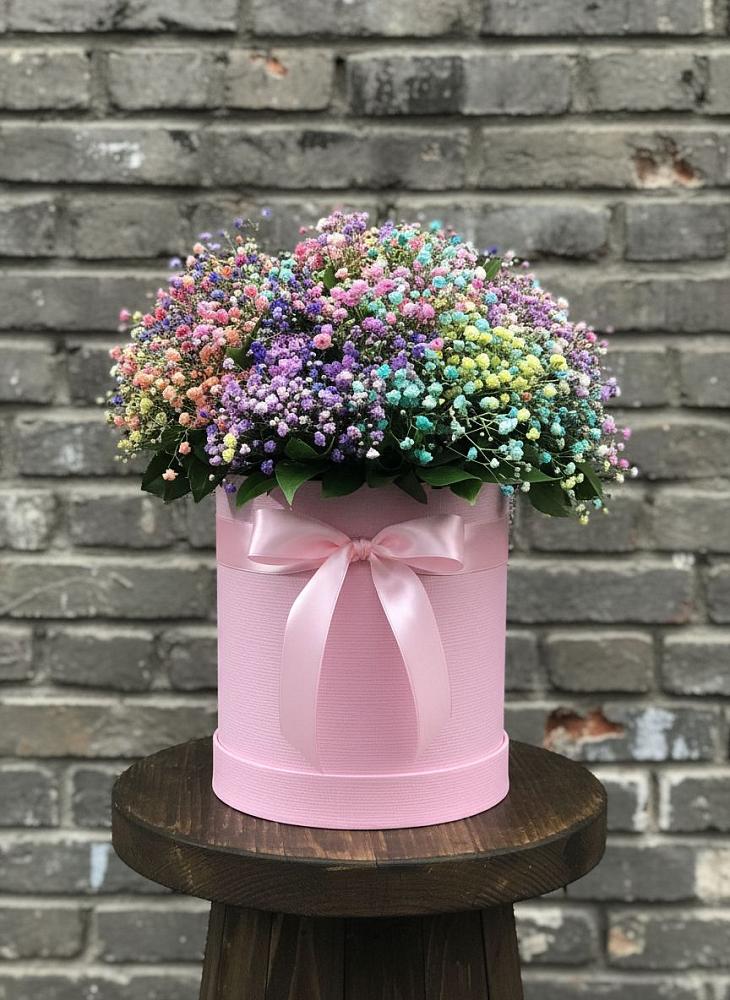 Цветочная композиция из Гипсофила и Розы в шляпной коробке в Шали