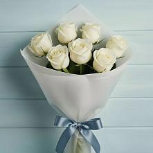 Букет 7 Белых роз Эдлесс Лав в Шали