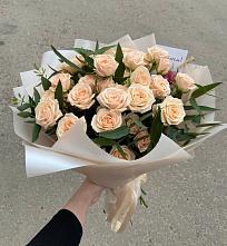 Букет Кремовые розы Латте в Шали