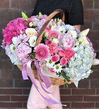 Композиция солнечный день в Шали Цветочная композиция из Розы, Хризантемы, Пионы и Лизиантусы в корзине в Шали