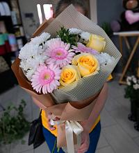 Букет цветов из:  Герберы, Розы и Хризантемы в Шали