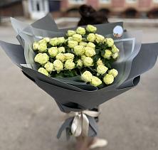 Букет Белые кустовые розы Солинеро в Шали