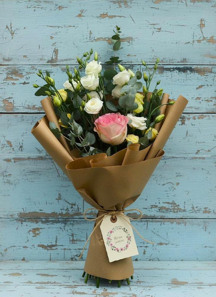 Букет цветов из: Розы и Лизиантусы в Шали