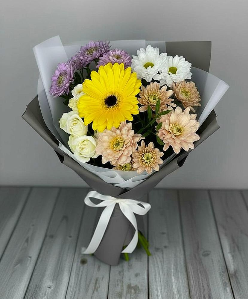 Букет цветов из: Розы, Герберы и Хризантемы в Шали