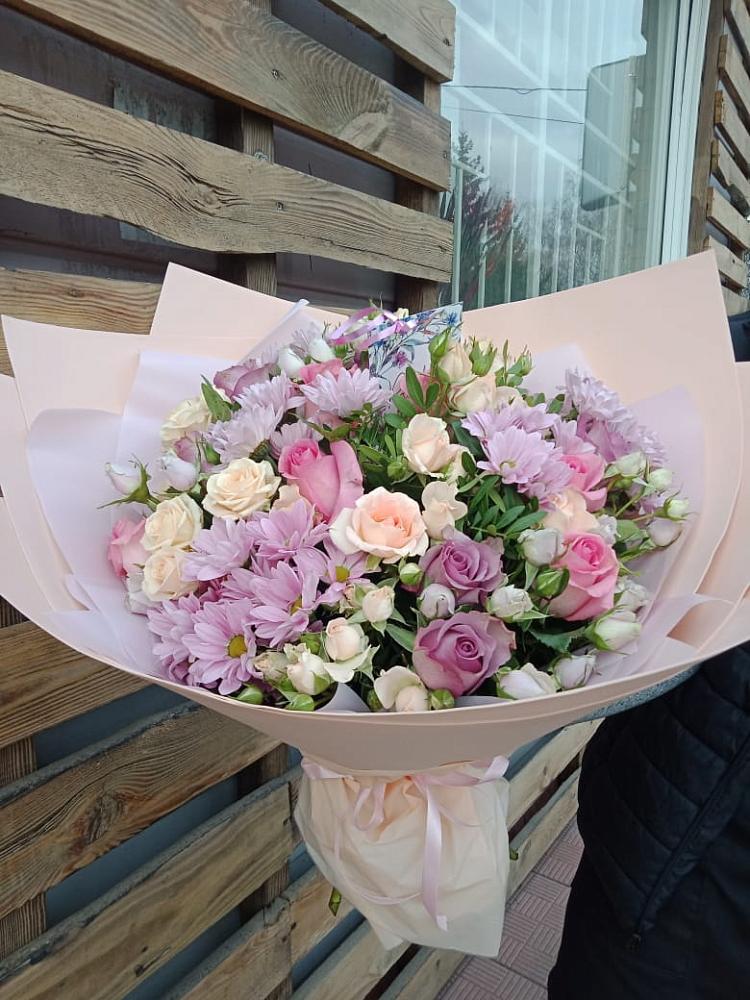 Букет цветов из: Розы и Хризантемы в Шали