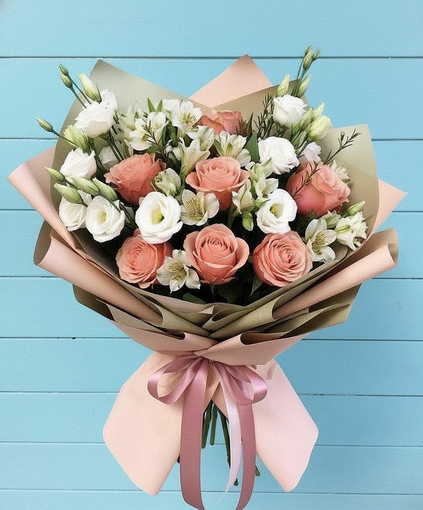 Букет цветов из: Розы, Альстромерии и Лизиантусы в Шали