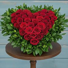 Цветочная композиция из Розы в виде сердца в Шали