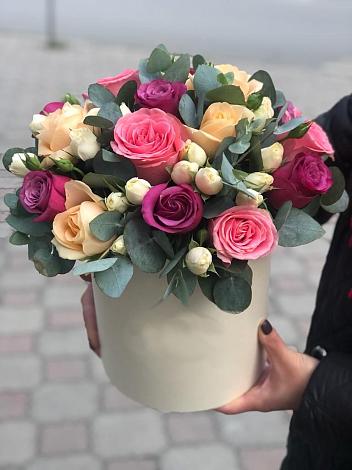 Цветочная композиция из Розы в шляпной коробке в Шали