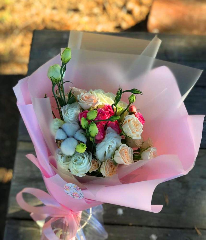 Букет цветов из: Розы и Лизиантусы в Шали