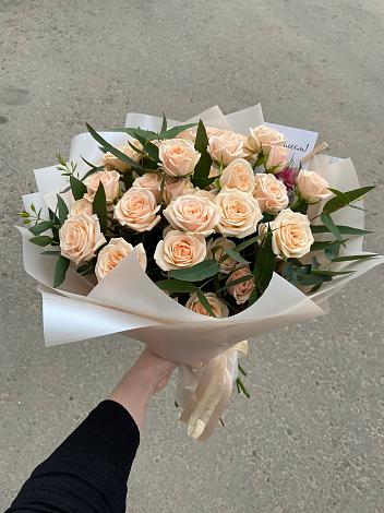 Букет Кремовые розы Латте в Шали