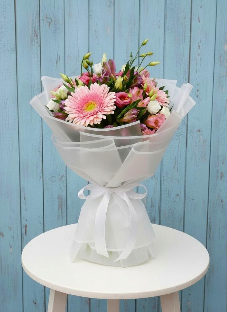 Букет цветов из: Герберы, Альстромерии и Лизиантусы в Шали