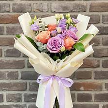 Букет цветов из:  Лизиантусы и Розы в Шали