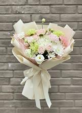 Букет цветов из:  Гвоздики, Розы, Лизиантусы и Хризантемы в Шали