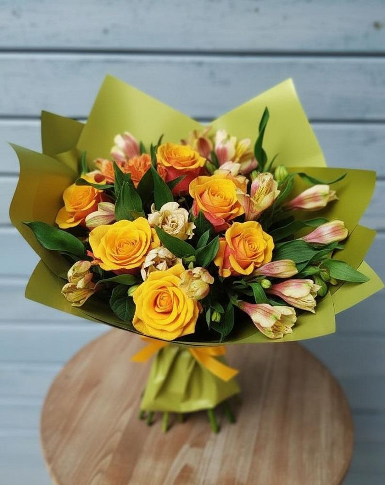 Букет цветов из: Альстромерии и Розы в Шали