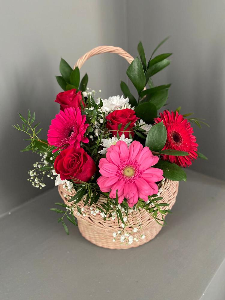 Цветочная композиция из Розы, Хризантемы и Герберы в корзине в Шали
