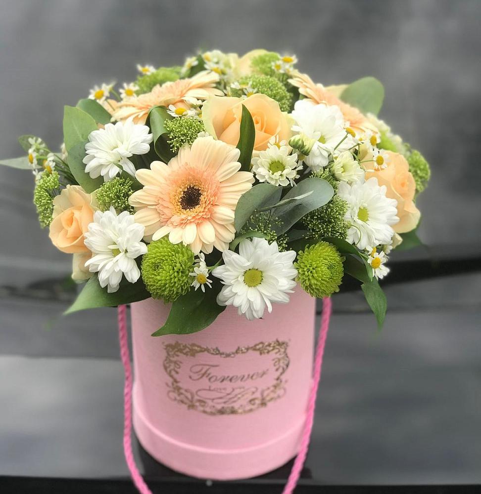 Цветочная композиция из Розы, Герберы и Хризантемы в шляпной коробке в Шали