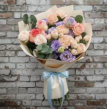 Букет цветов из:  Розы, Лизиантусы и Гвоздики в Шали