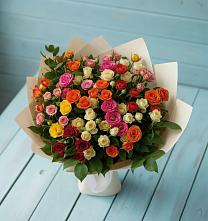Букет Микс из разноцветных кустовых роз в Шали